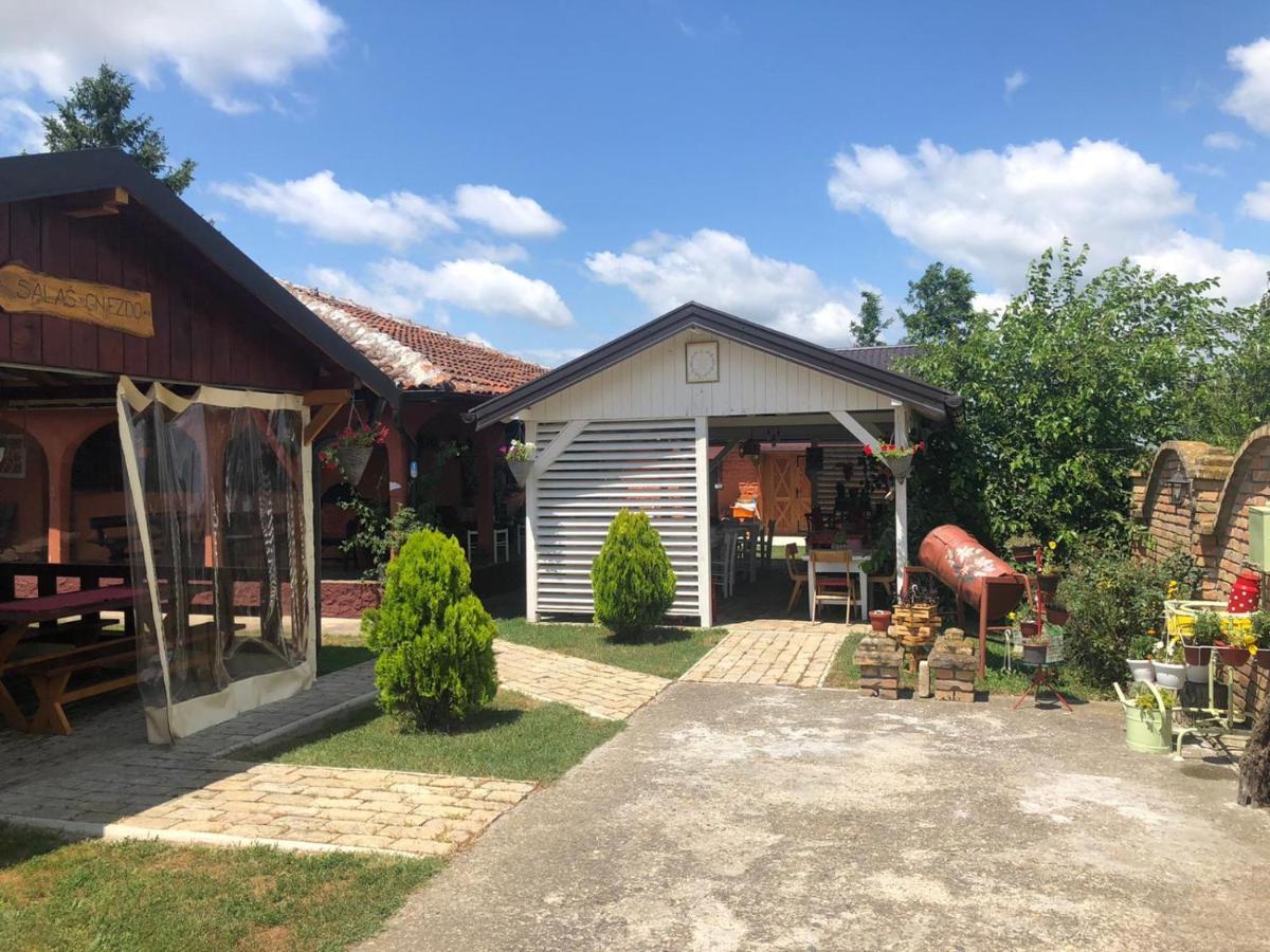 Salas Gnijezdo Bačka Palanka Exterior foto