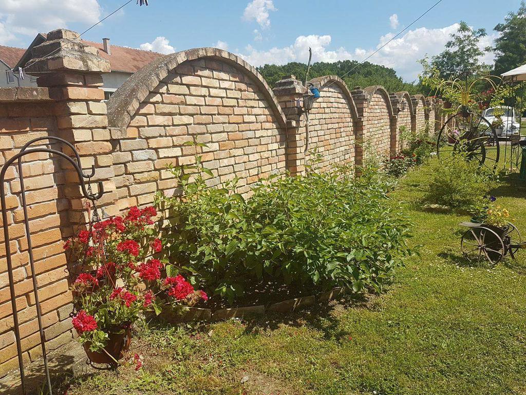 Salas Gnijezdo Bačka Palanka Exterior foto